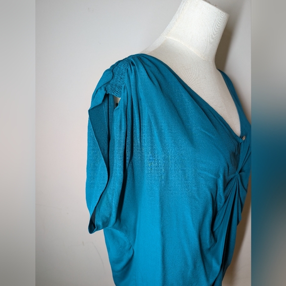 EUC- 100% silk  BEAUTIFUL Teal blouse - Picture 3 of 9